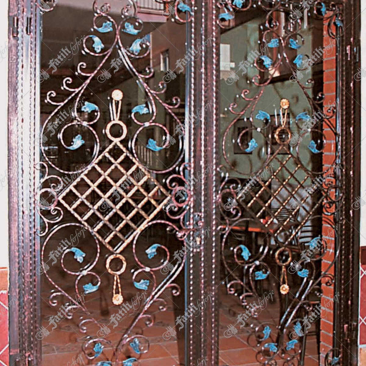 1132 KODLU FERFORJE KAPI