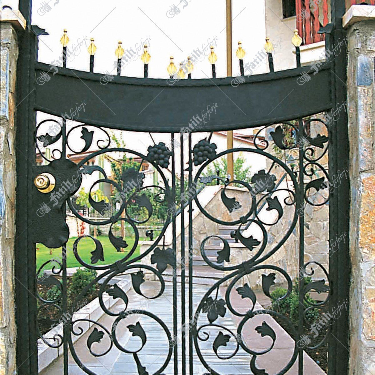 1137 KODLU FERFORJE KAPI