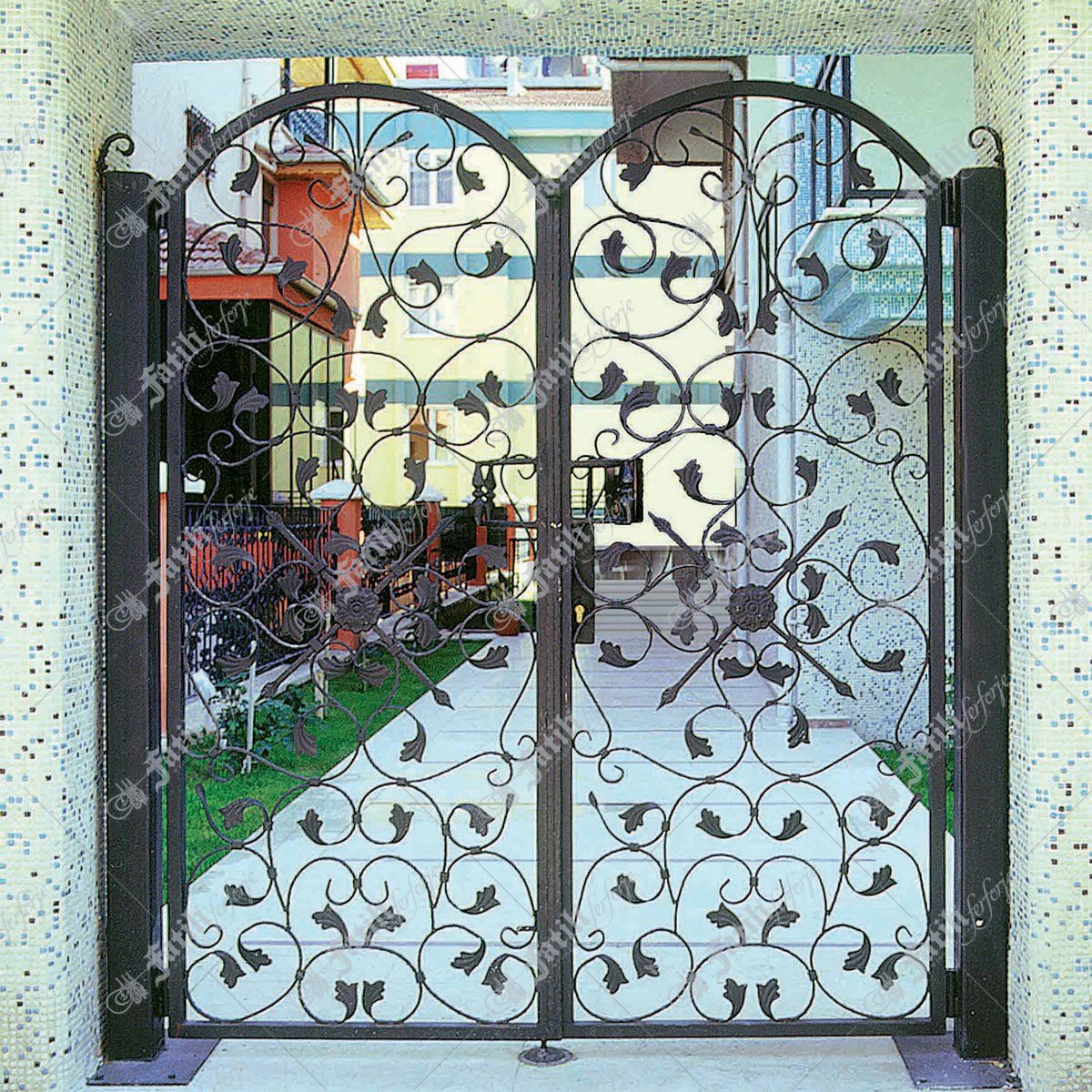 1148 KODLU FERFORJE KAPI