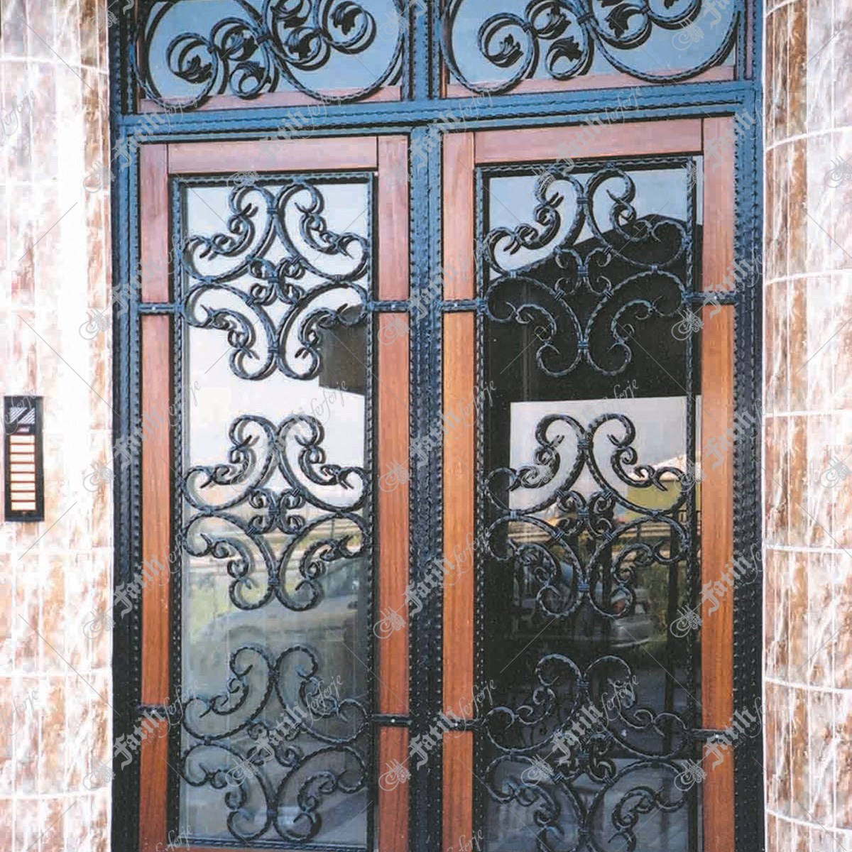 1149 KODLU FERFORJE KAPI