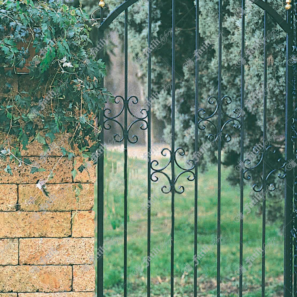 1154 KODLU FERFORJE KAPI