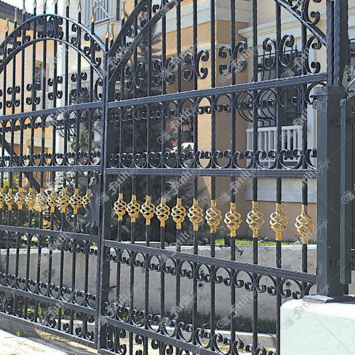 1174 KODLU FERFORJE KAPI