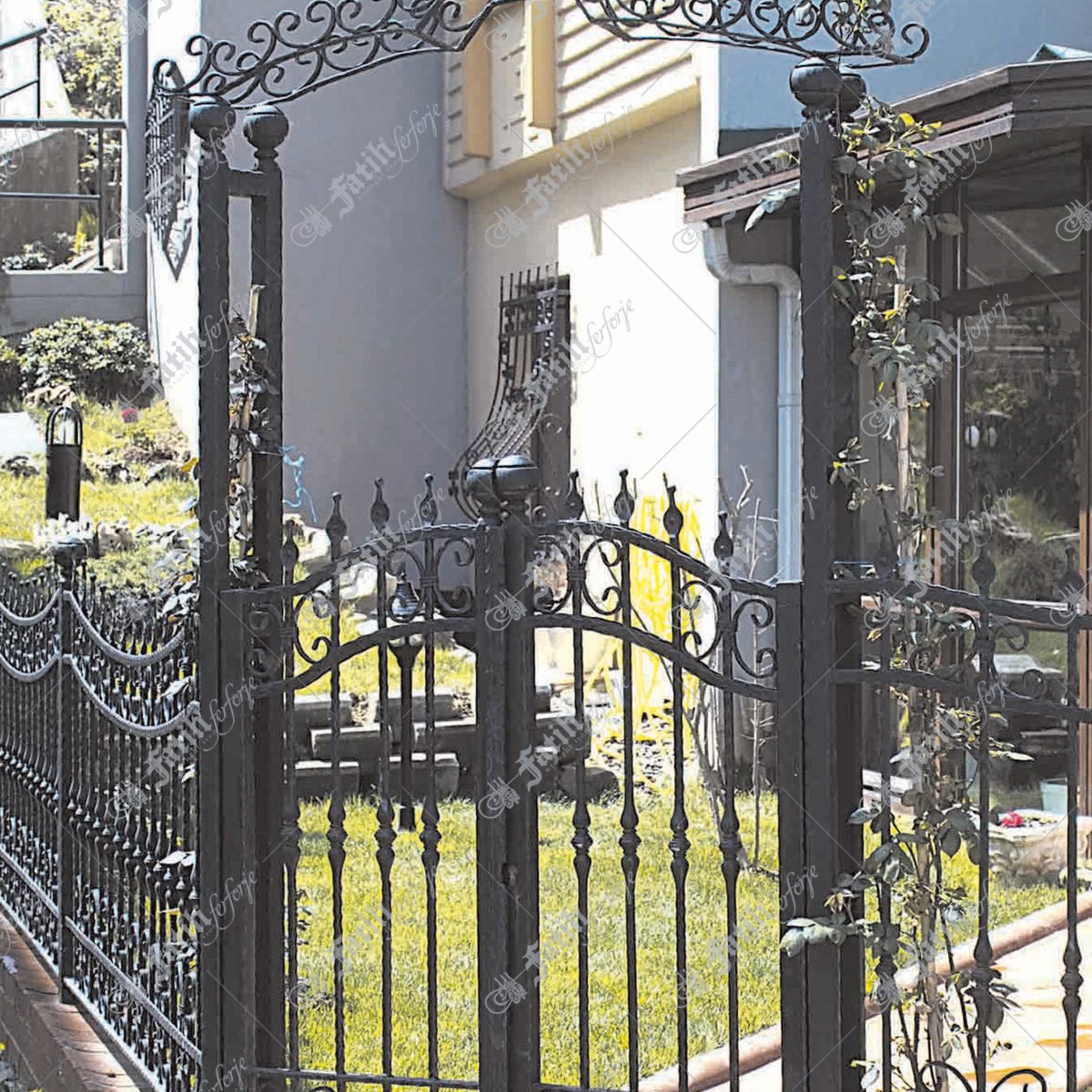 1175 KODLU FERFORJE KAPI