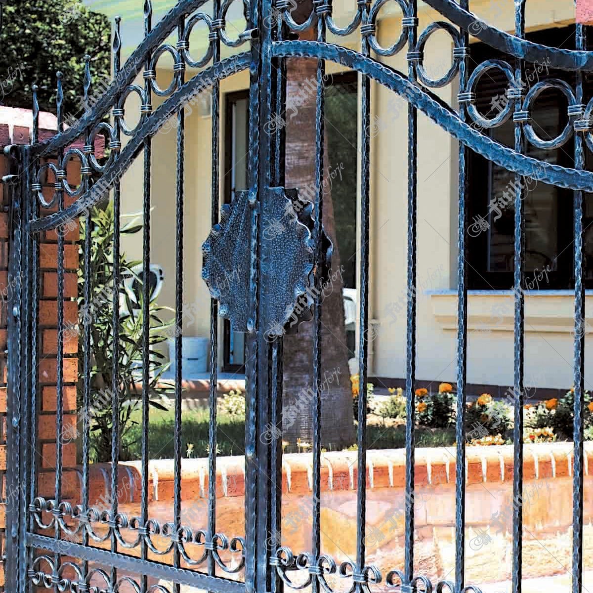 1180 KODLU FERFORJE KAPI