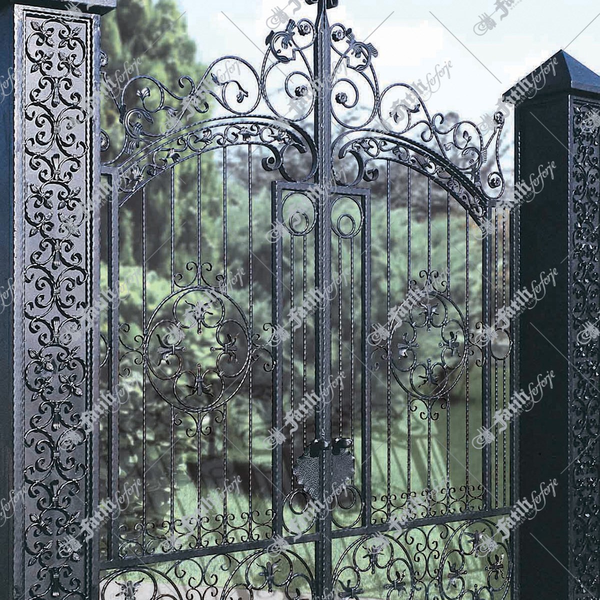 1186 KODLU FERFORJE KAPI