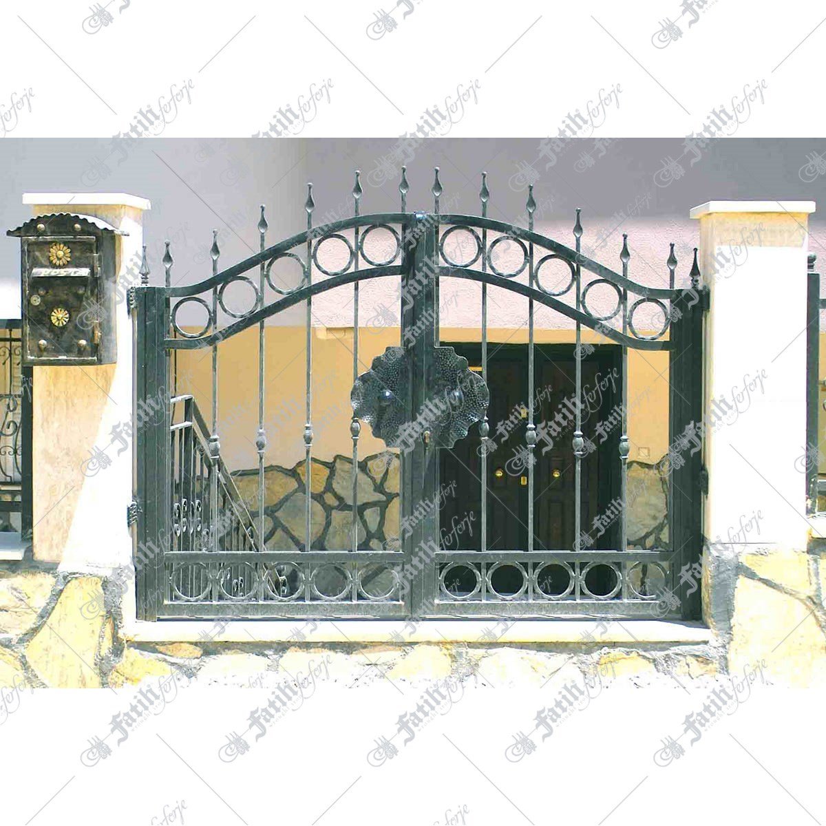 1190 KODLU FERFORJE KAPI