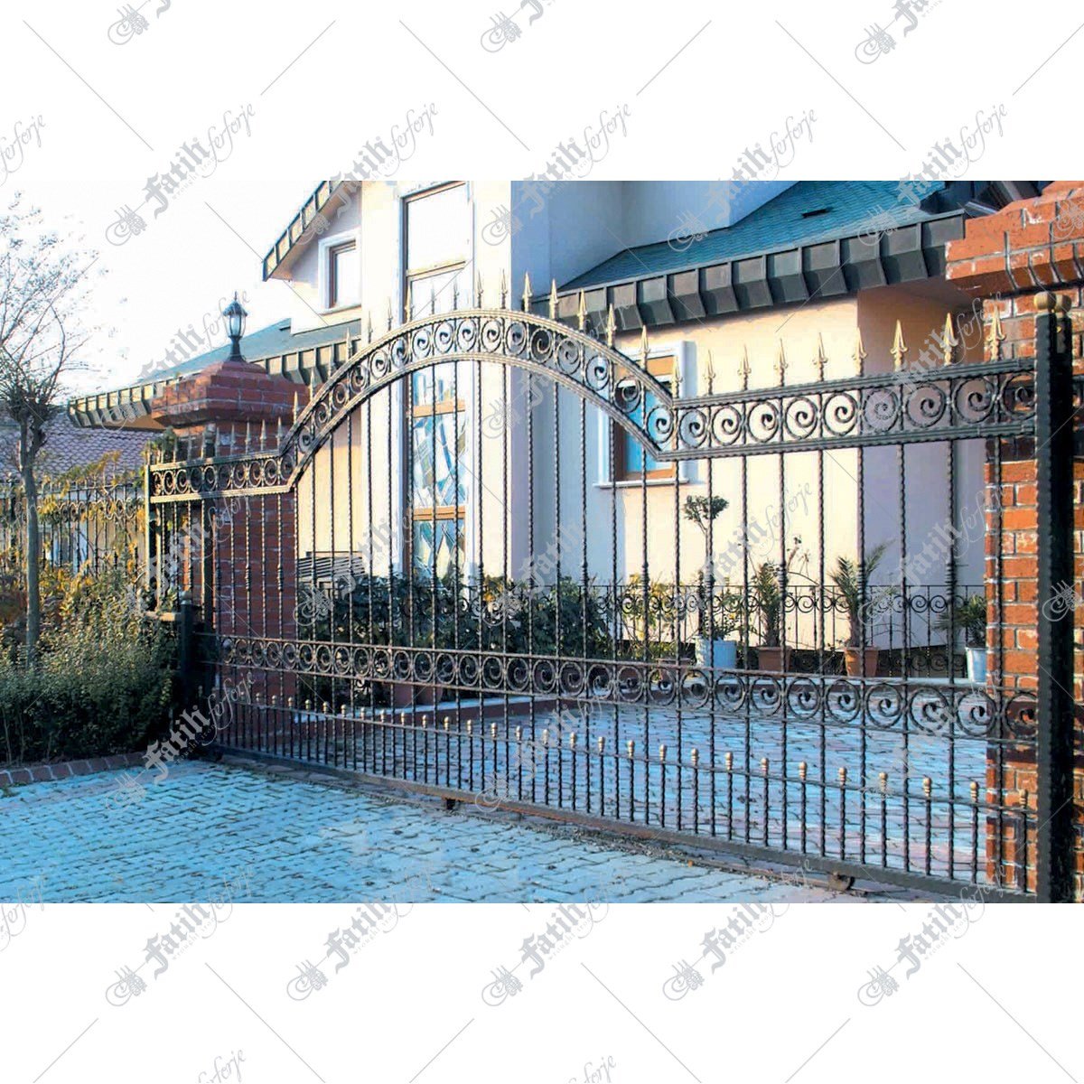 1220 KODLU FERFORJE KAPI