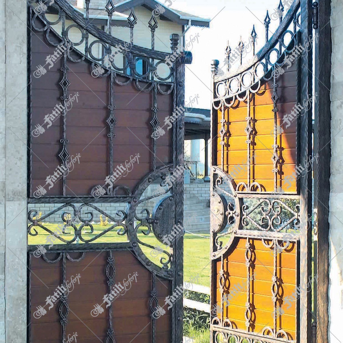 1233 KODLU FERFORJE KAPI