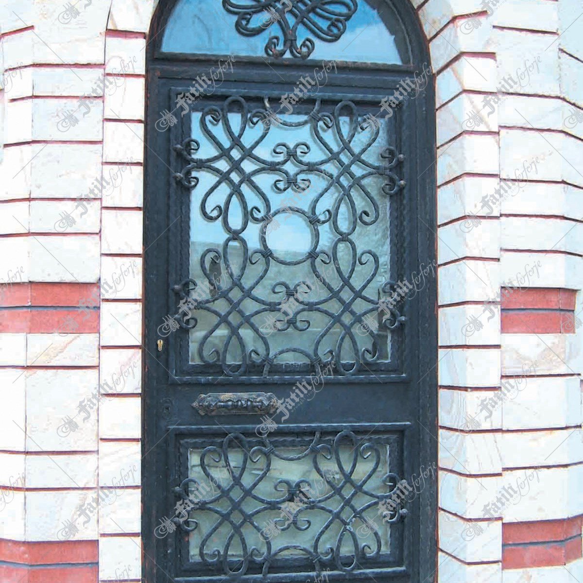 1249 KODLU FERFORJE KAPI