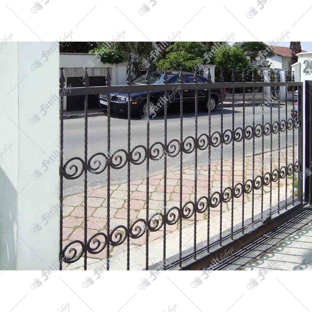 1295 KODLU FERFORJE KAPI