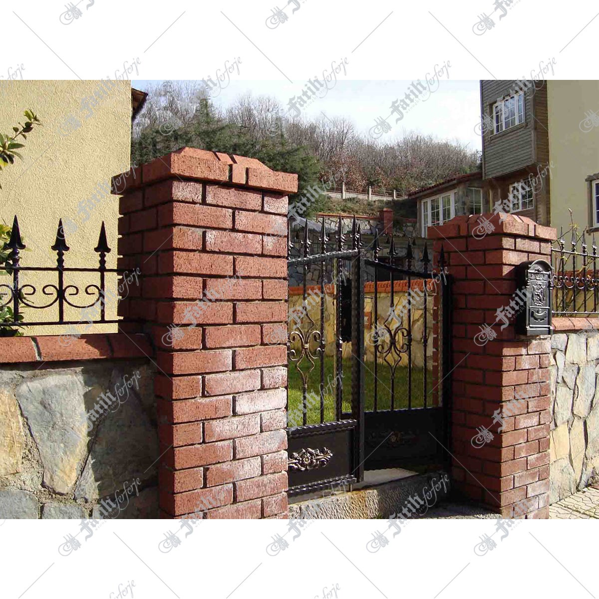 1300 KODLU FERFORJE KAPI