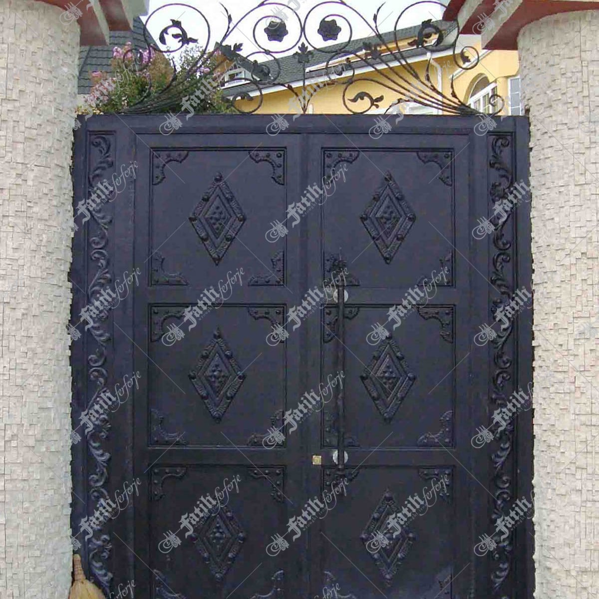 1303 KODLU FERFORJE KAPI