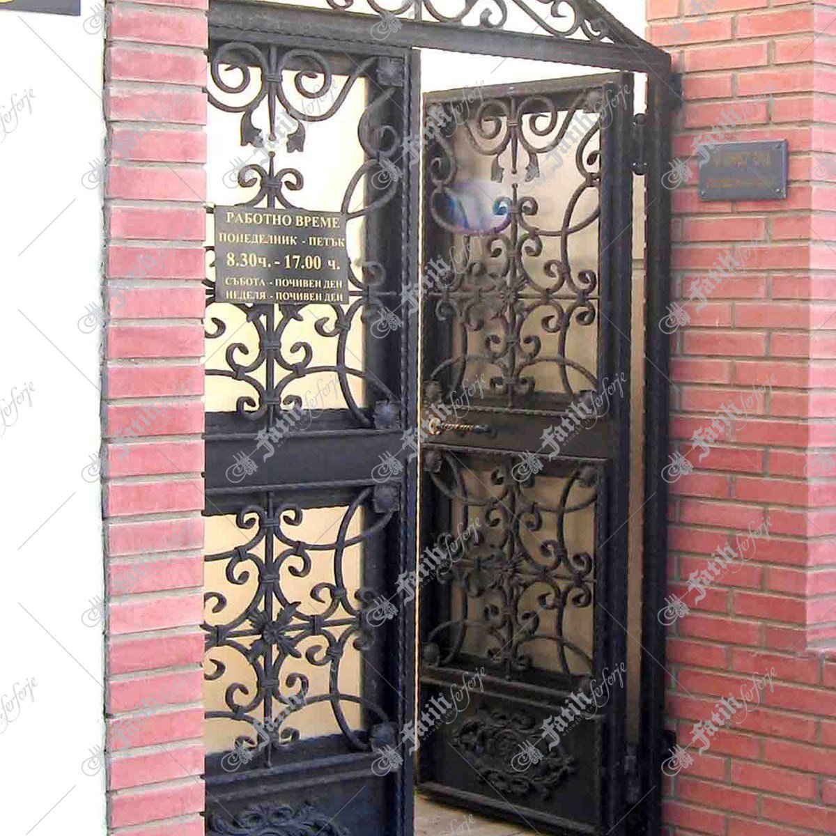 1317 KODLU FERFORJE KAPI