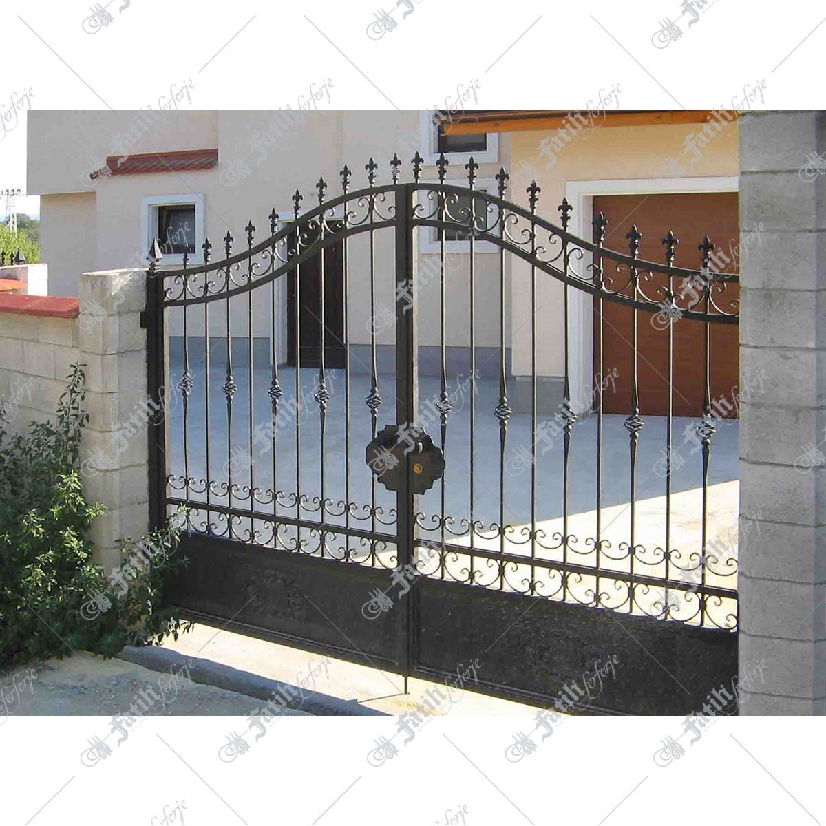 1320 KODLU FERFORJE KAPI