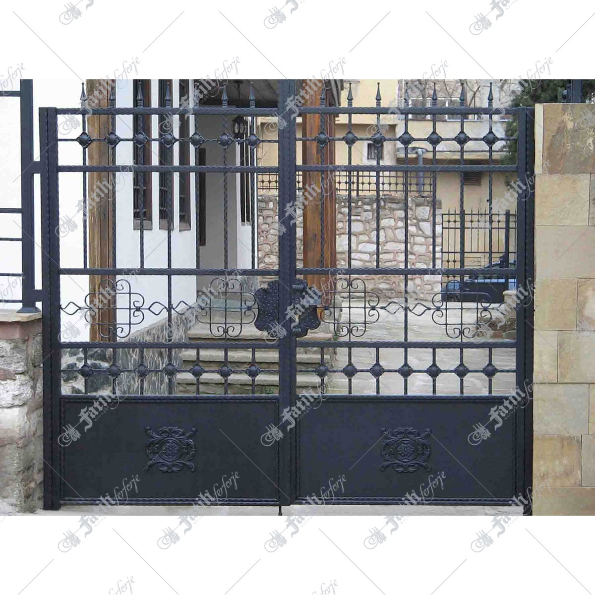 1322 KODLU FERFORJE KAPI