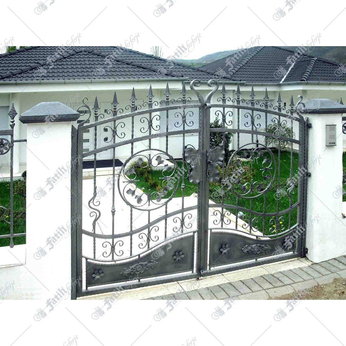 1329 KODLU FERFORJE KAPI