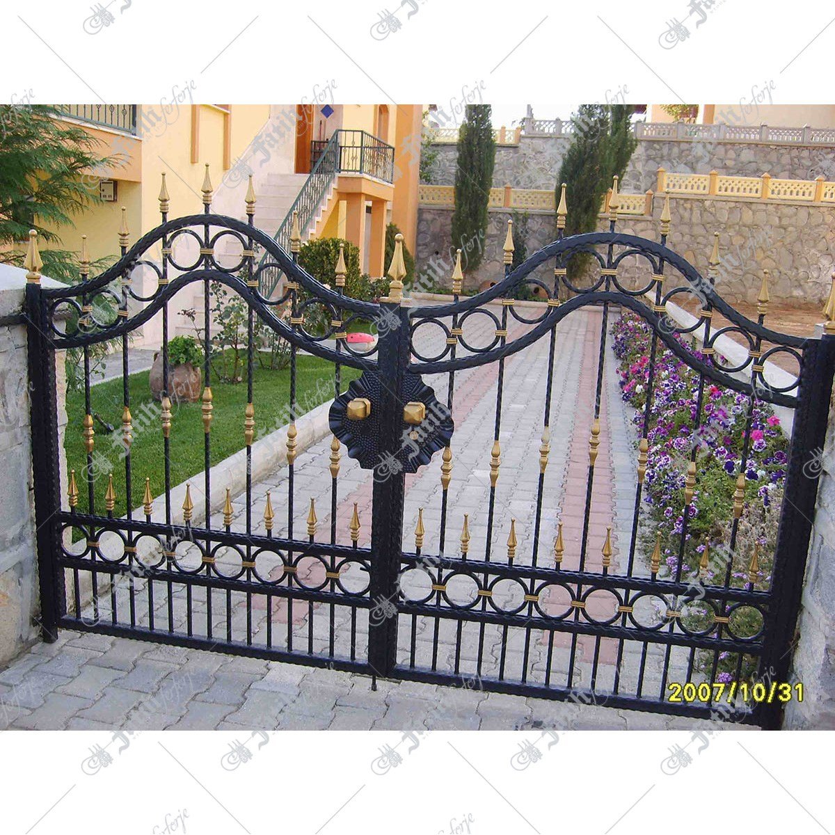 1357 KODLU FERFORJE KAPI