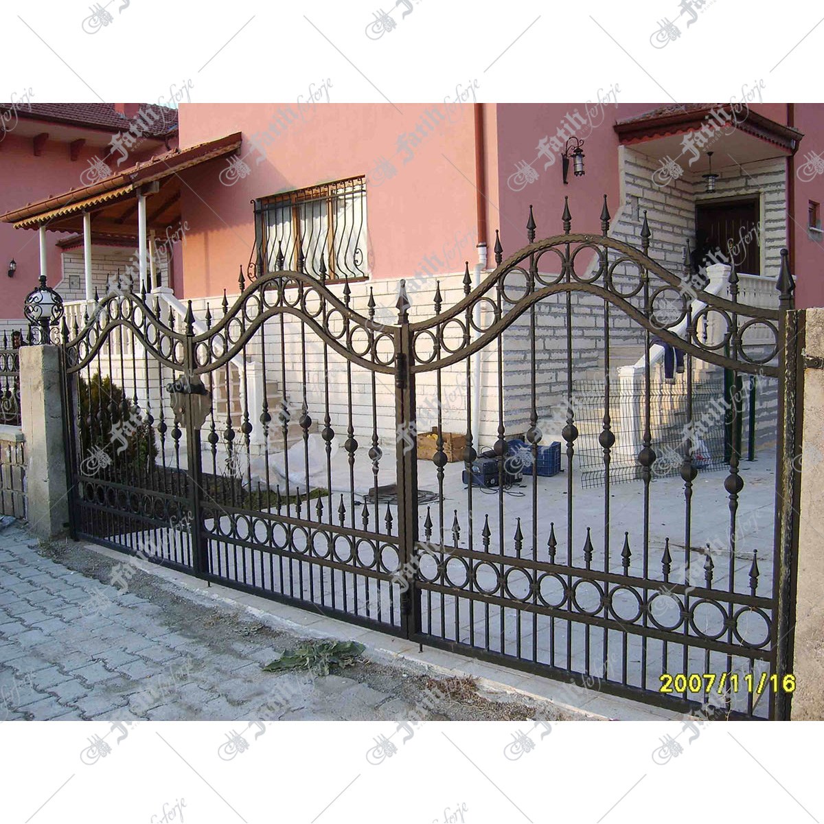 1358 KODLU FERFORJE KAPI