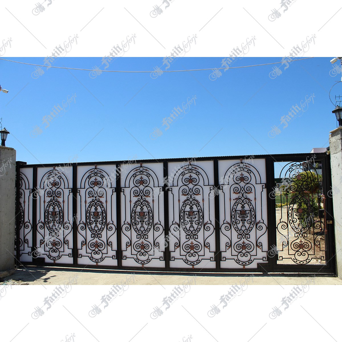 1367 KODLU FERFORJE KAPI