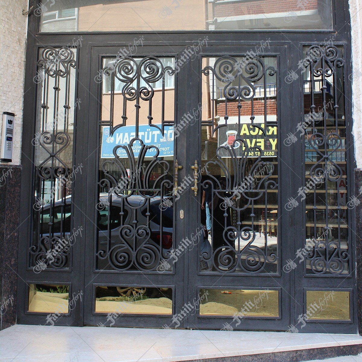 1381 KODLU FERFORJE KAPI