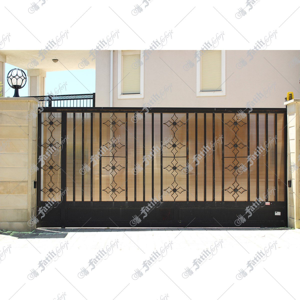 1383 KODLU FERFORJE KAPI