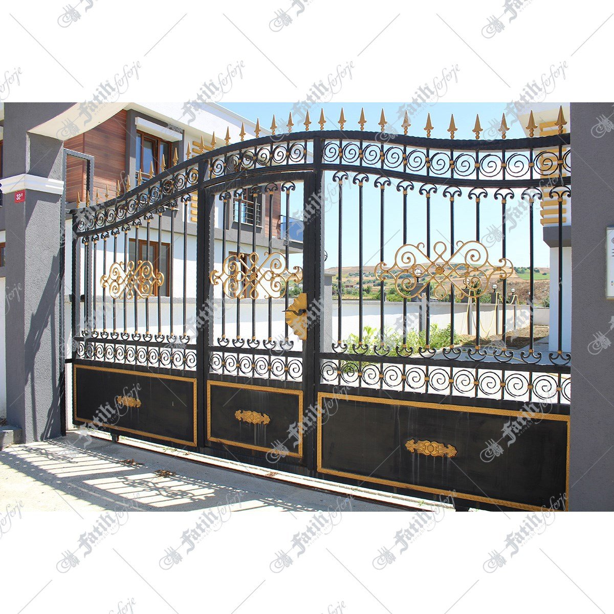 1384 KODLU FERFORJE KAPI