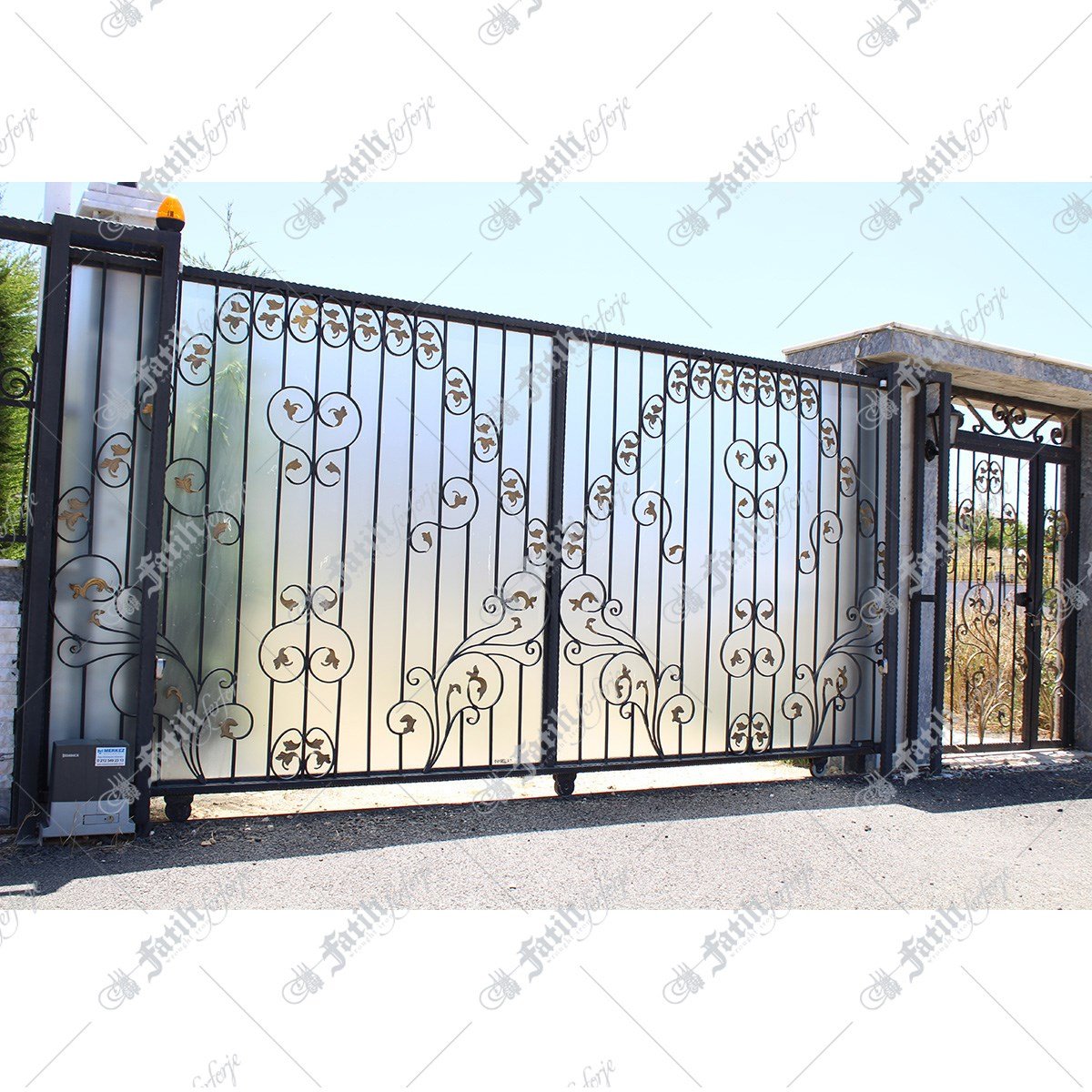 1395 KODLU FERFORJE KAPI