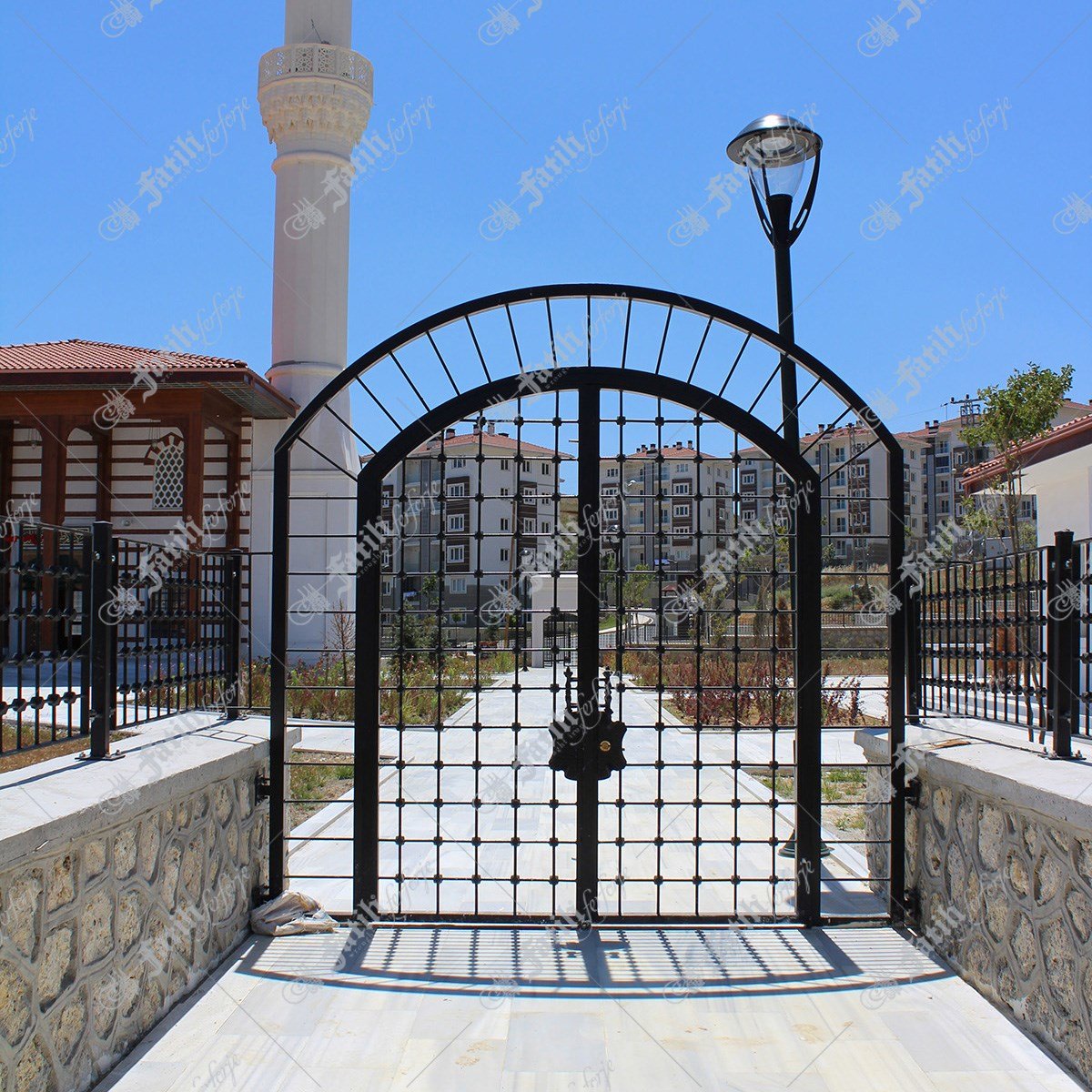 1398 KODLU FERFORJE KAPI