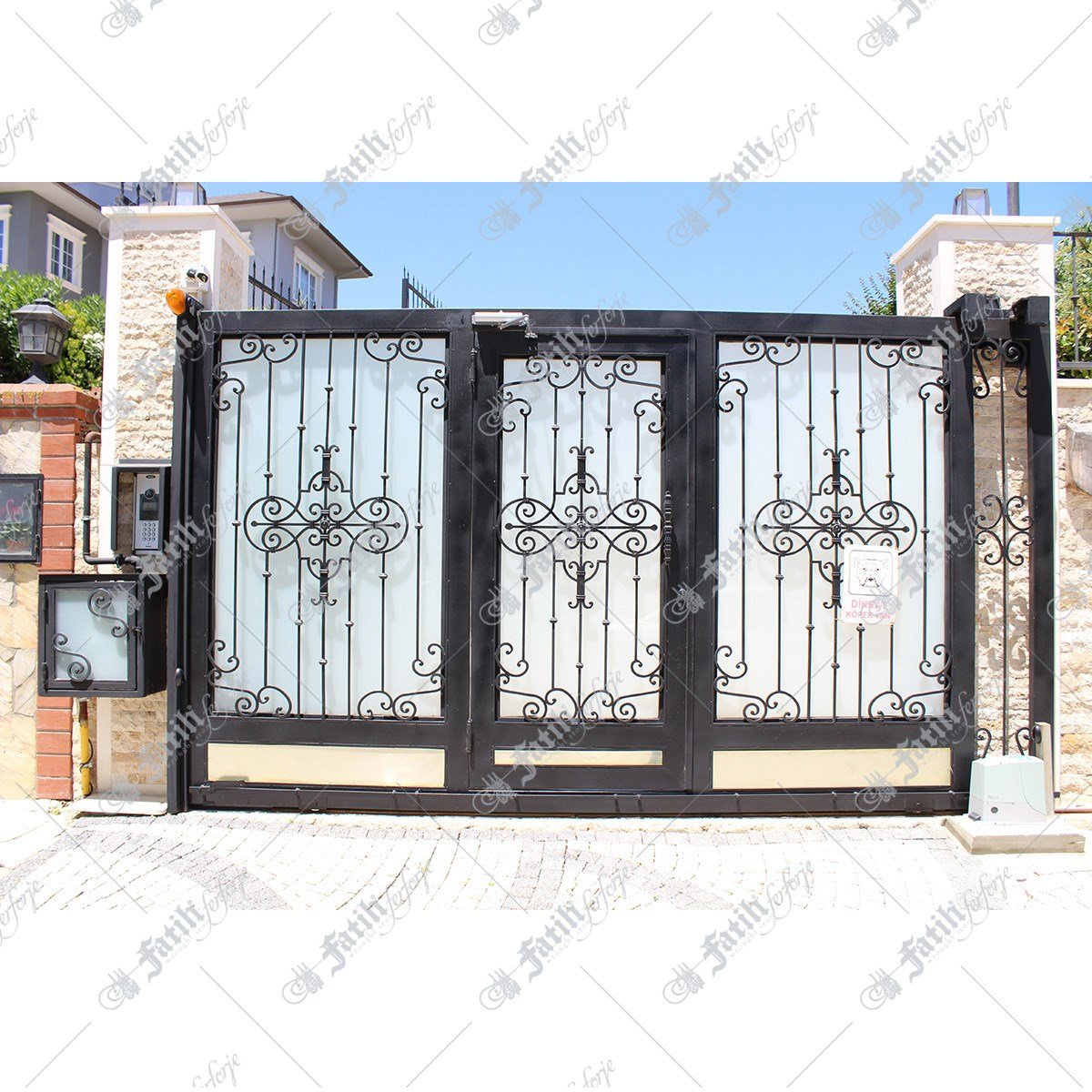 1400 KODLU FERFORJE KAPI