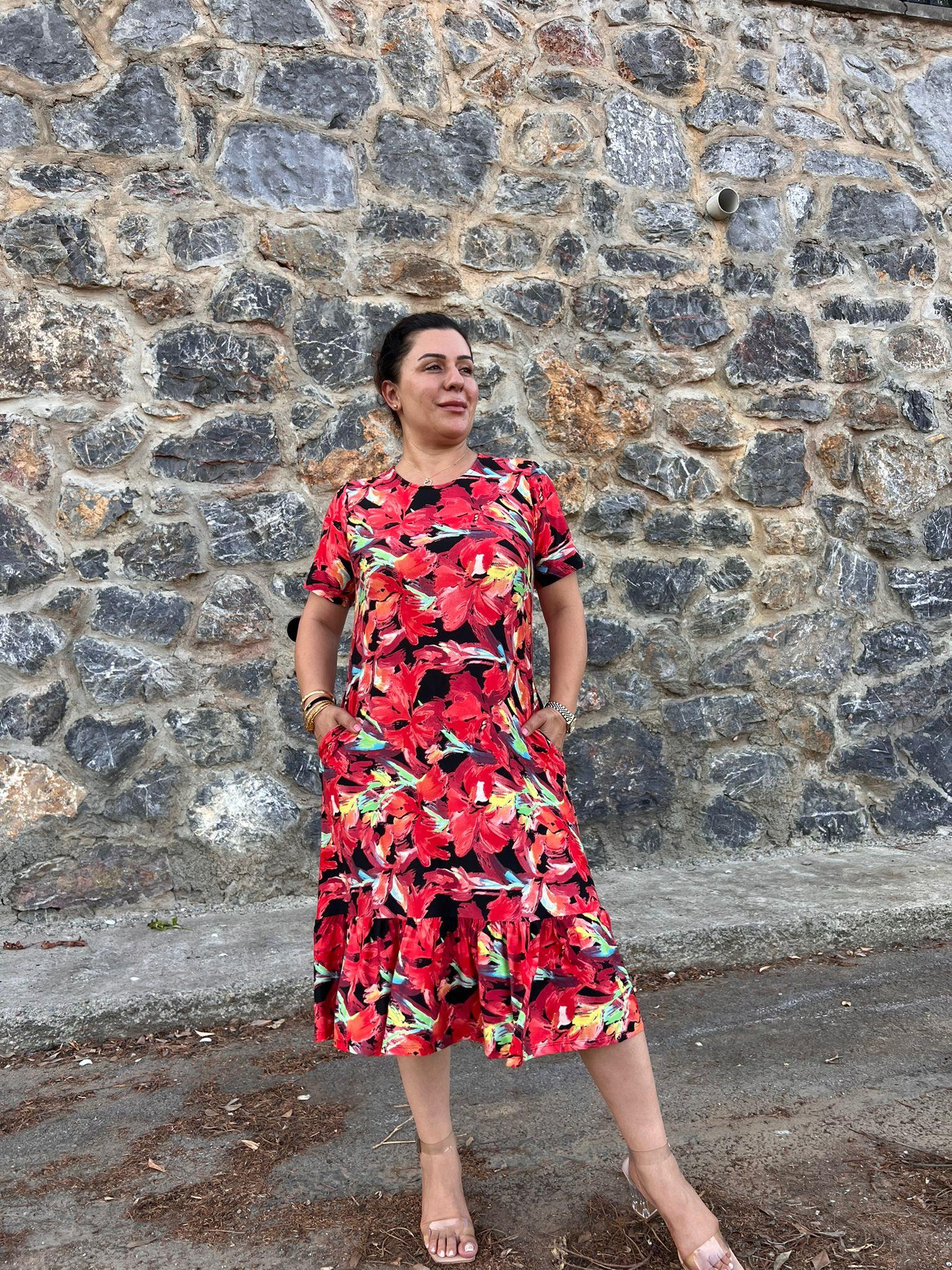 Kırmızı Desenli Eteği Fırfırlı Büyük Beden Elbise