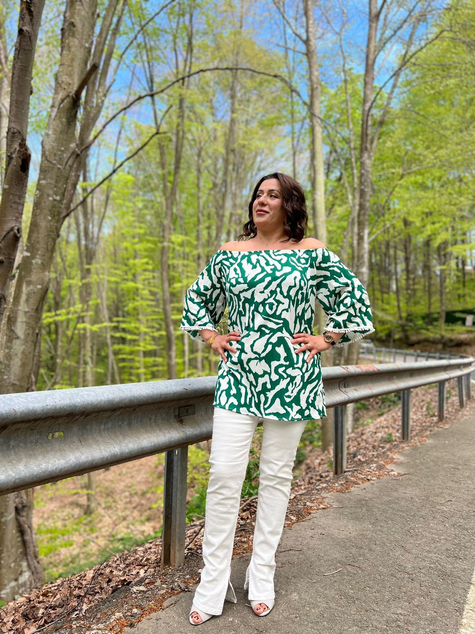 Madonna Yaka Kol Ucu Ponpon Örme Bluz