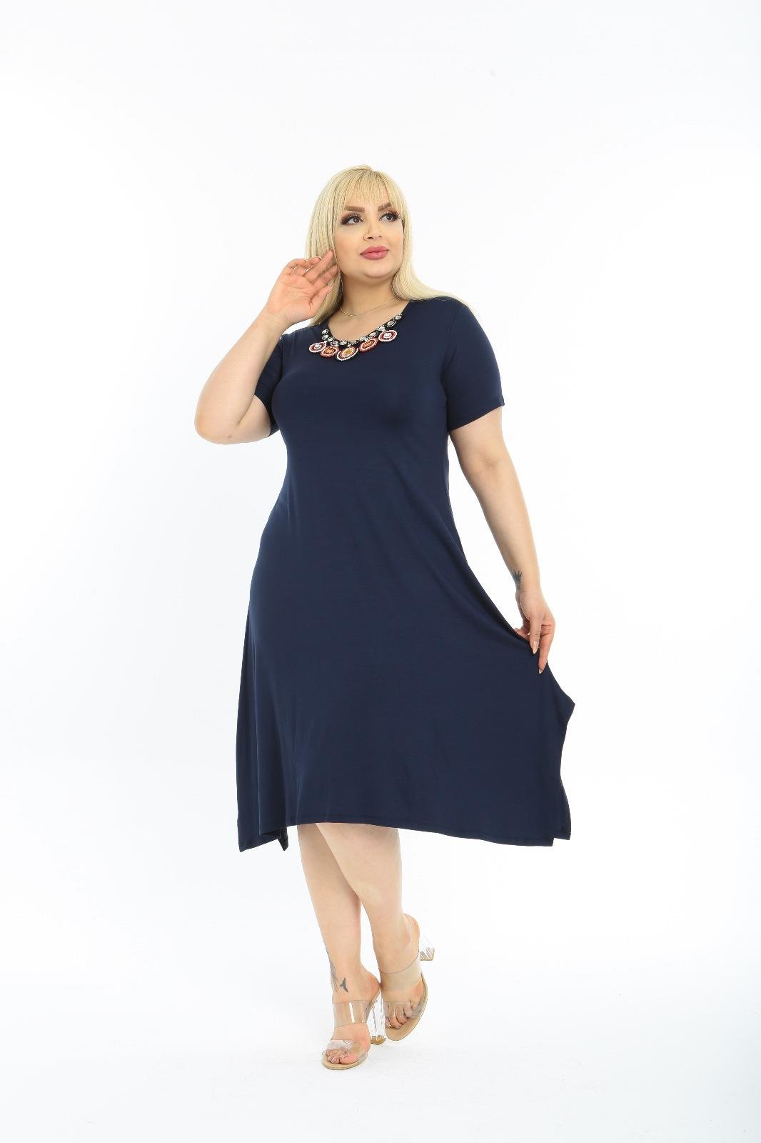 Yaka Detaylı Yırtmaçlı Örme Rahat Kalıp Elbise