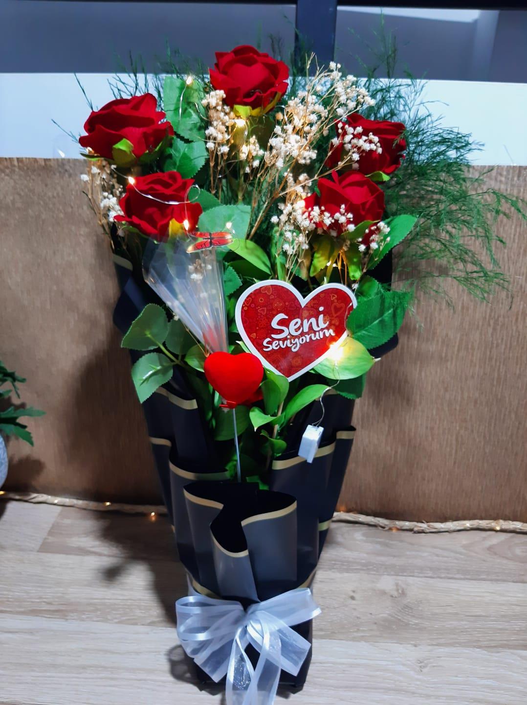 Sevgiliye Hediye 5 Dal Gül Buketi. Yapay Gül ve Kurutulmuş Çiçek Led Işıklı Sevgiliye Hediye