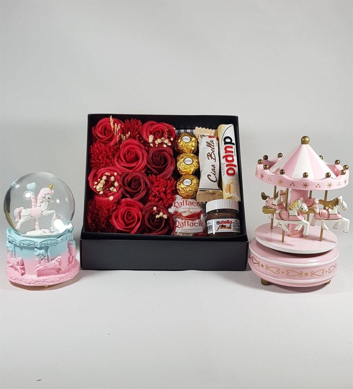 Sevgiliye Hediyesi Gül Kutusunda Ferrero Çikolata Atlı Karınca Unicorn Küre Seti HEDİYE