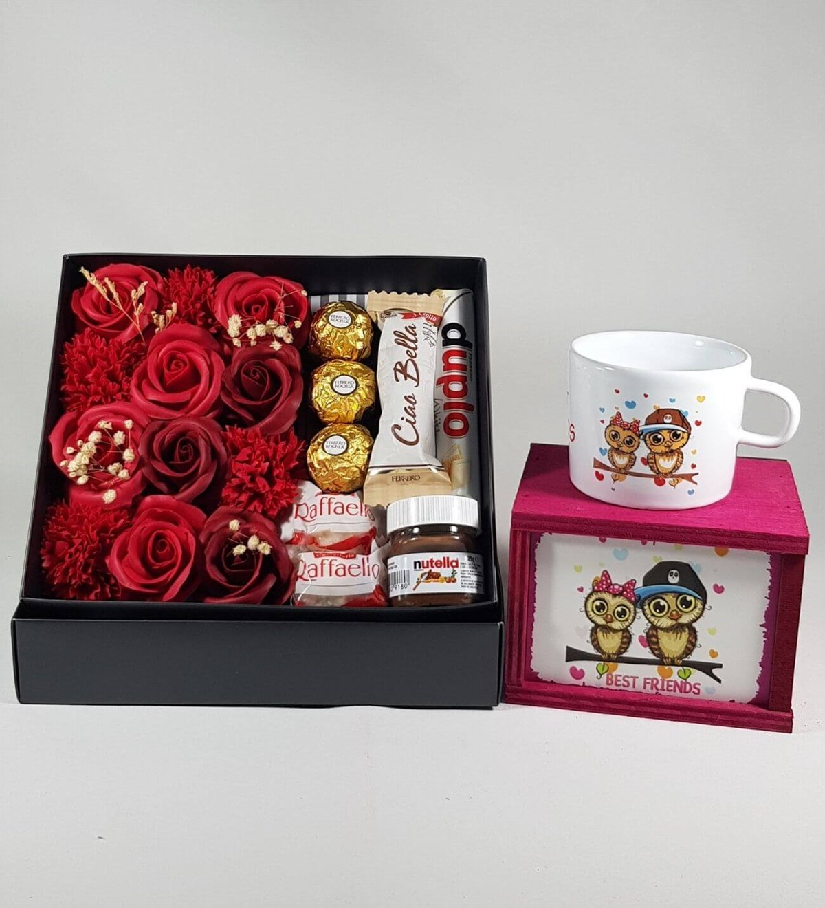 Best Friends Hediye Gül Kutusunda Ferrero Çikolata Best Friends Kutulu Kupa Set HEDİYE