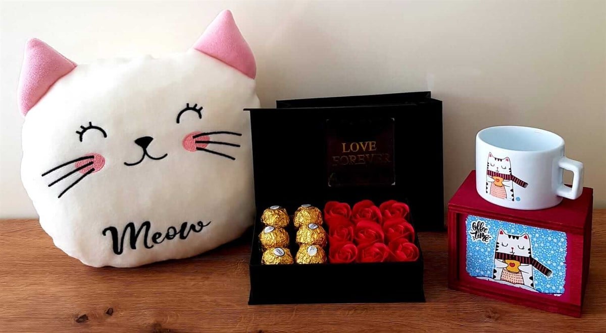 Raffaello Rocher  Çikolata Minnoş Pelüş Kedi Ve Kutulu Kupa Hediye Seti HEDİYE