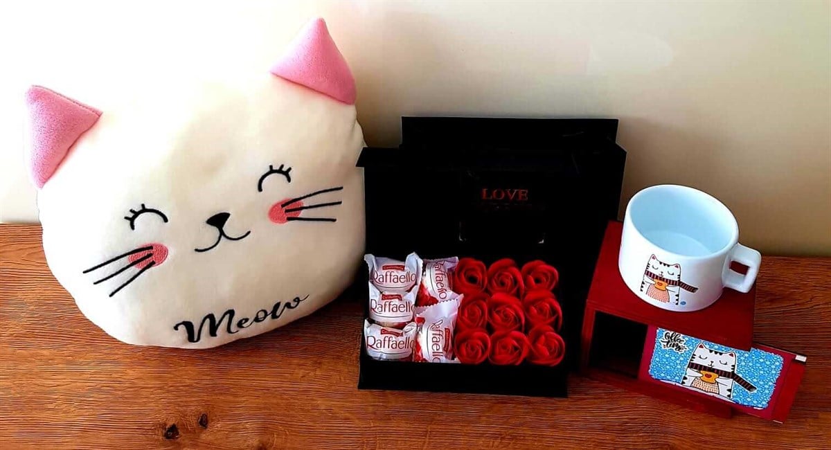 Raffaello Rocher  Çikolata Minnoş Pelüş Kedi Ve Kutulu Kupa Hediye Seti HEDİYE