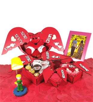 Kişiye Özel Küçük Prens Işıklı Biblo Aşk Kulesi 4 Kalp Kutu Sevgiliye Pembe Çerçeve Çikolata Hediye Seti Hediye Setleri