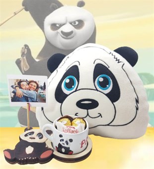 Kişiye Özel Masum Panda 3D Figürlü Kupa ve Yastık Çikolata Hediye Setleri