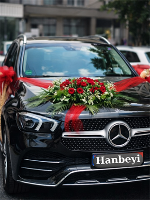 Kırmızı Çiçekli Gelin Arabası Süsleme – Premium Düğün Arabası Dekoru | Hanbeyi KIZ İSTEME BUKETİ