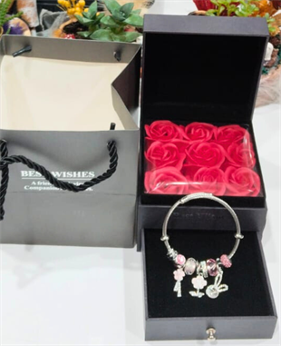Hediye Gül Kutusunda Pembe Pandora Bileklik Hediye Seti HEDİYE SETLERİ