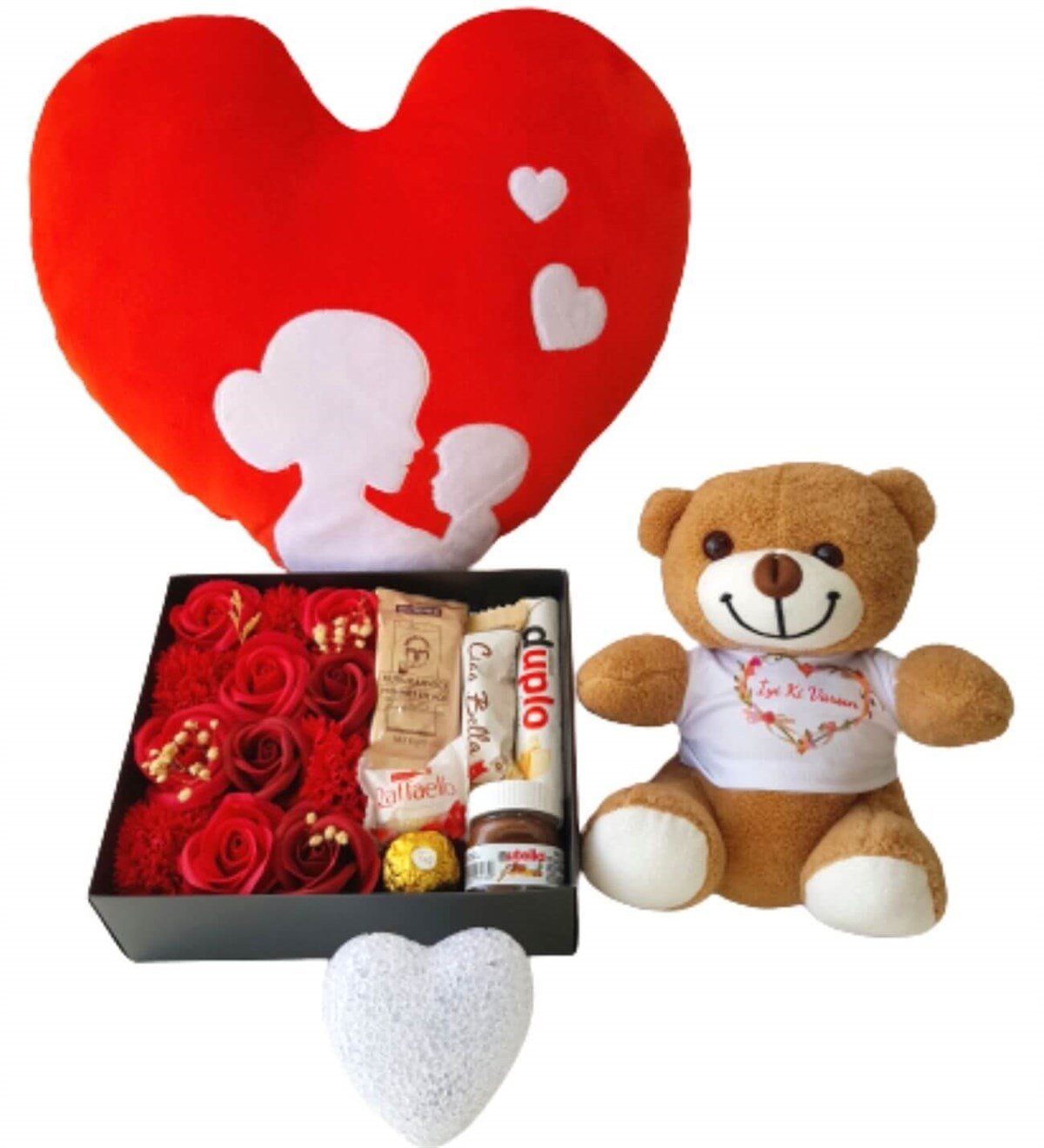 Anne Bebek Kalp Yastık Özel Kutuda Karışık Ferrero Çikolata  İyiki Varsın Ayıcık Beyaz Kalp Lamba Yeni Doğan Hediye Seti;Yeni Doğan Hediye Seti