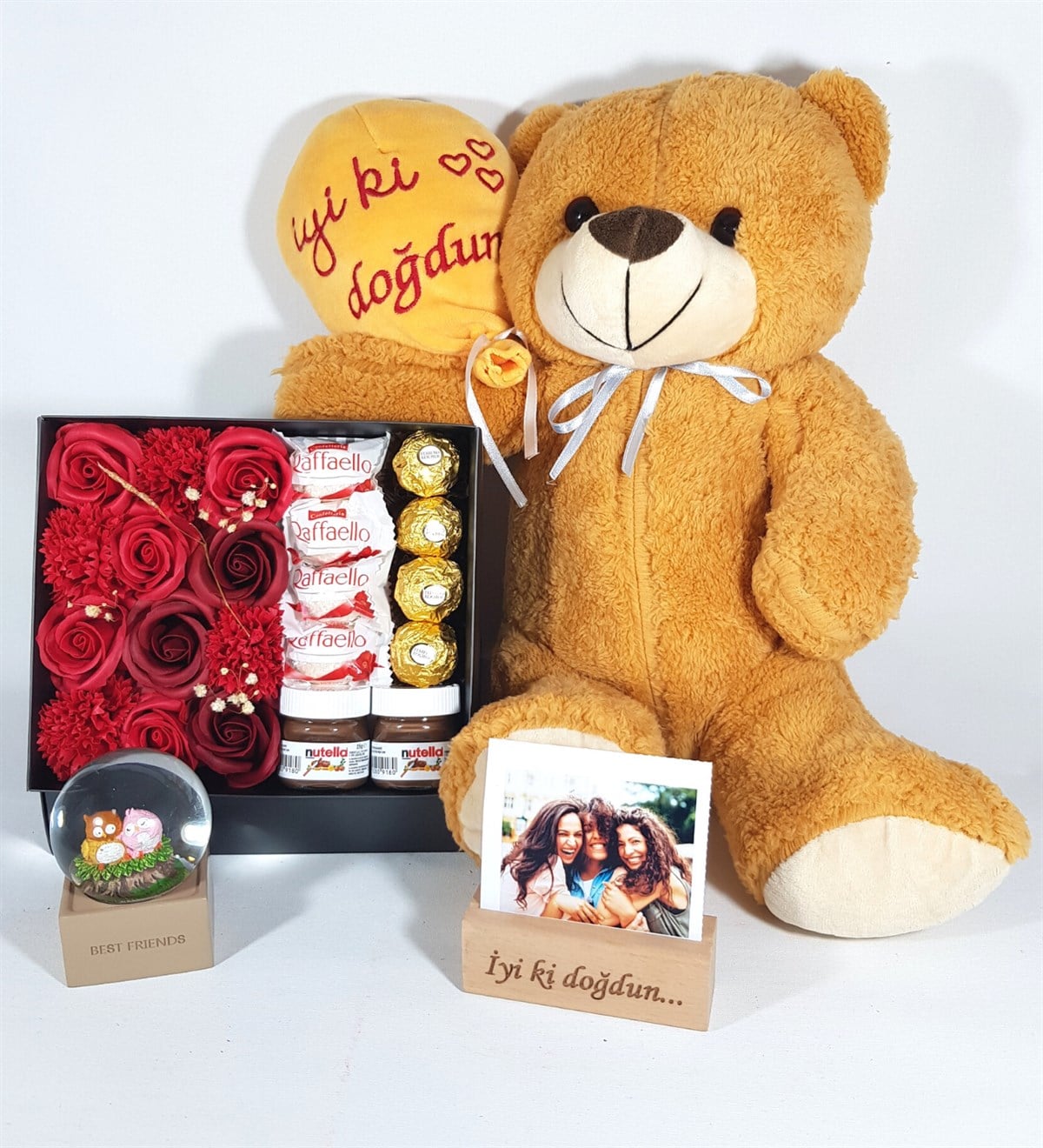 İyi Ki Doğdun Kişiye Özel Fotoğraflı Best Frends Kar Küresi Gül Kutusunda Ferrore Çikolata Hediye Setleri