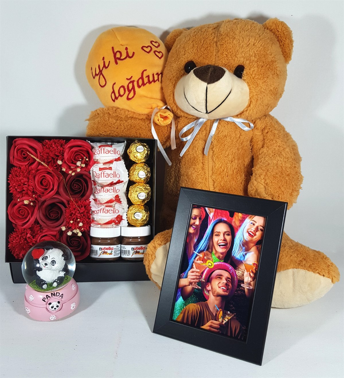 İyi Ki Doğdun Kişiye Özel Ikea Foto Çerçeveli Panda Kar Küresi Gül Kutu Ferrore Çikolata Set Hediye Setleri