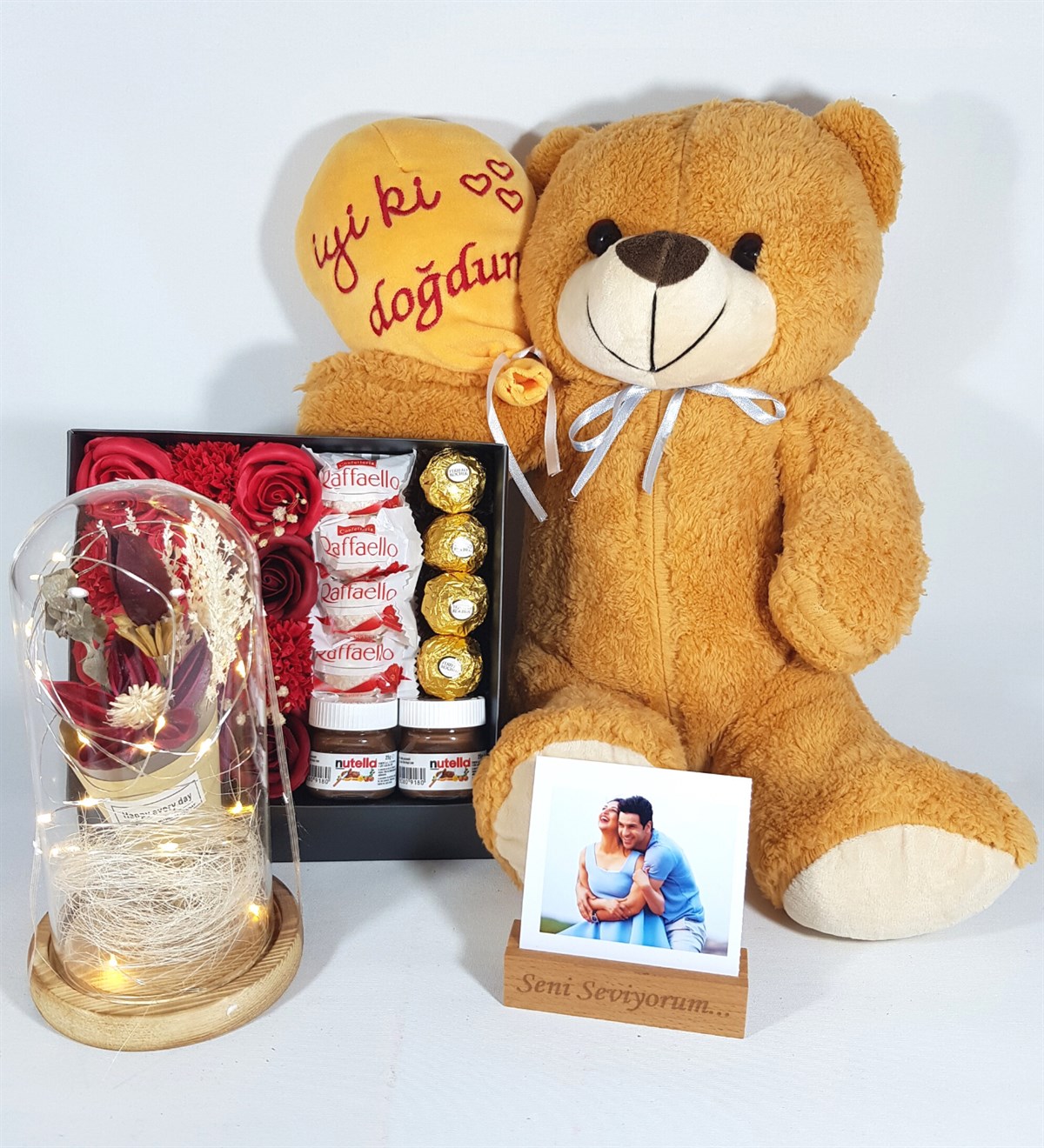 Kişiye Özel İyi Ki Doğdun Seni Seviyorum Fotoğraflı Işıklı Gül Fanus Ferrero Çikolata Seti Hediye Setleri