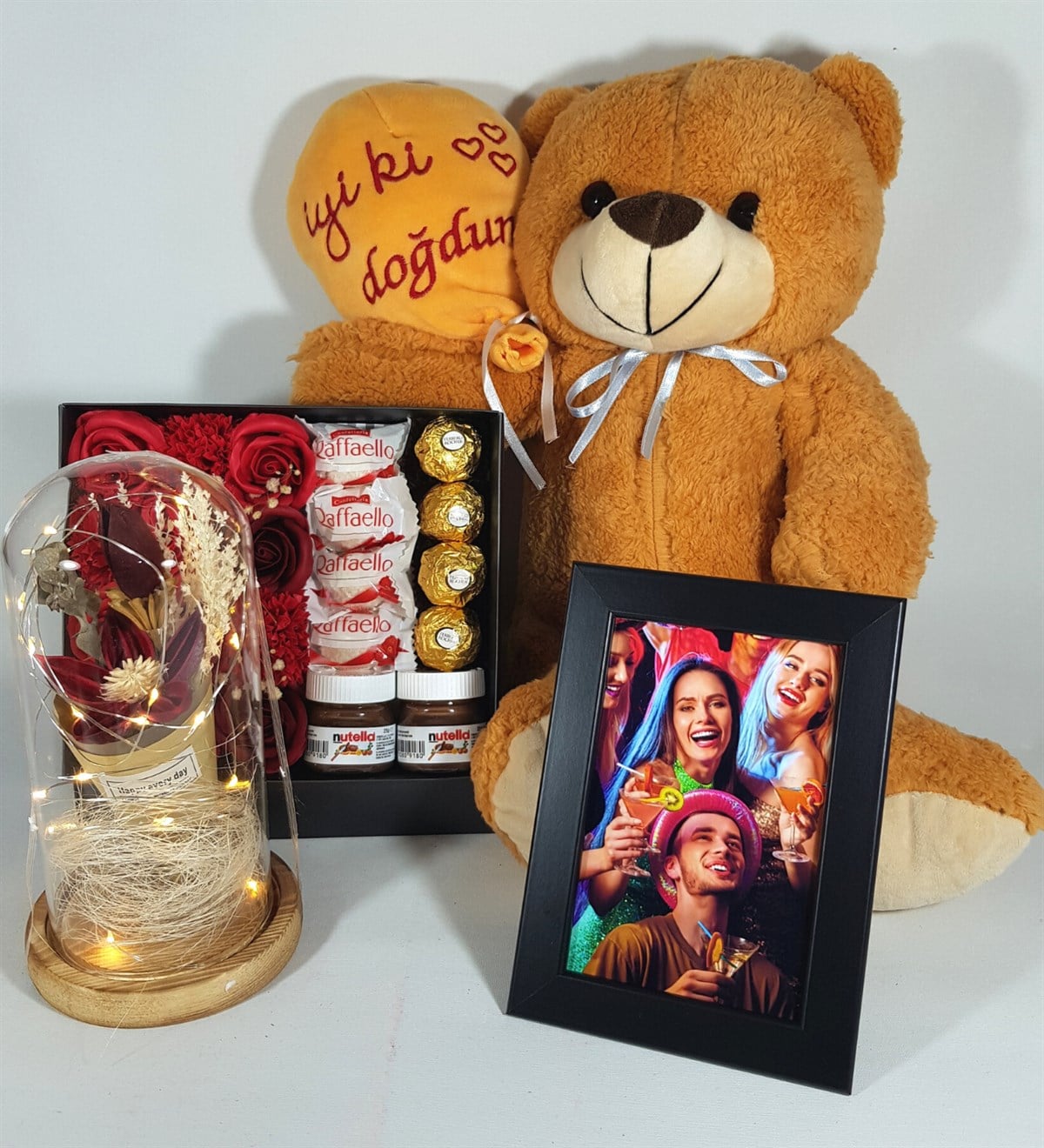 Kişiye Özel İyi Ki Doğdun Siyah Fotoğraflı Işıklı Gül Fanus Ferrero Çikolata Hediye Seti Hediye Setleri