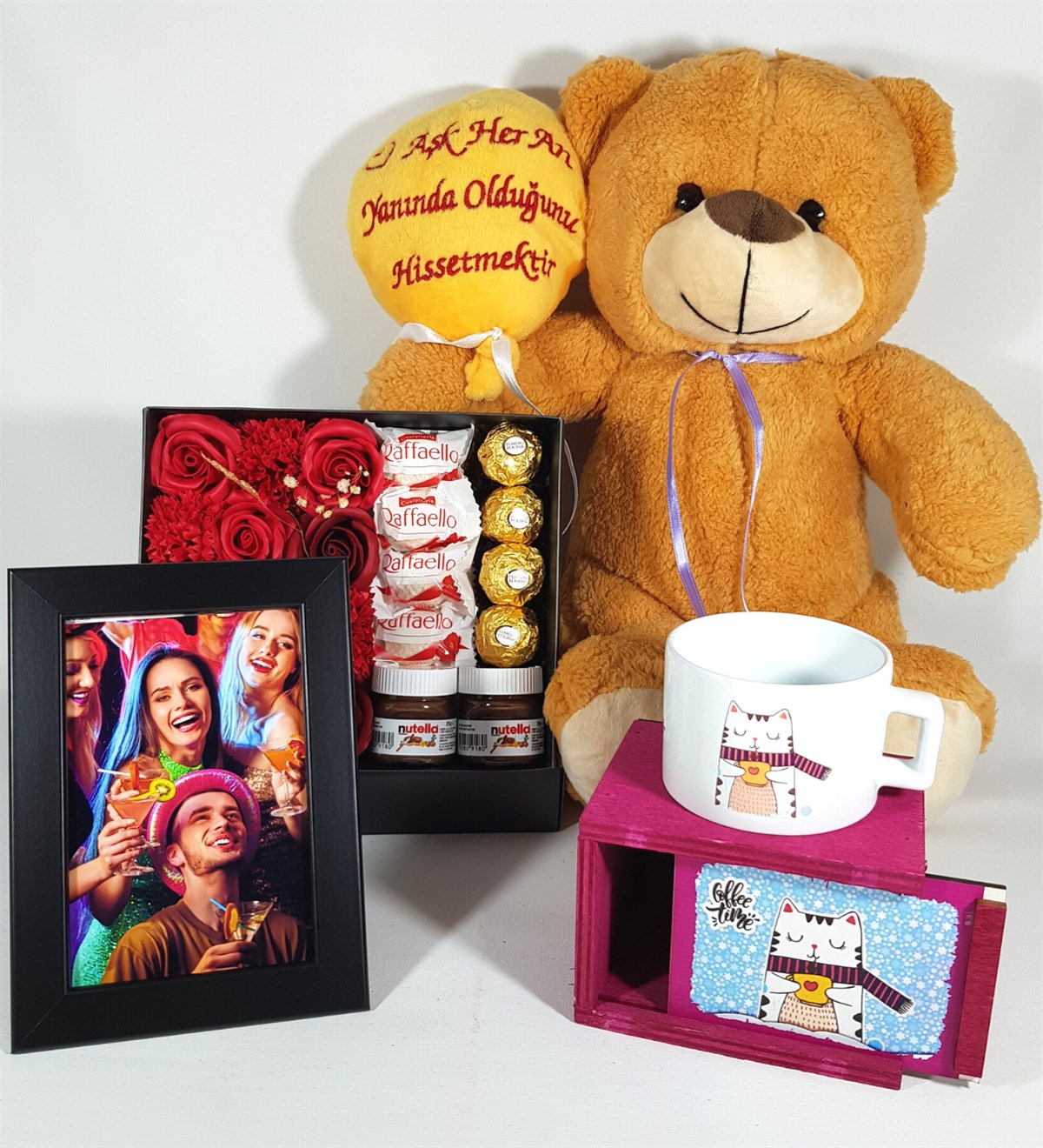 Sevgiliye Hediye Kişiye Özel Siyah Çerçeve Fotoğraflı Kedi Kutulu Kupa Ferrero Çikolata Hediye Setleri