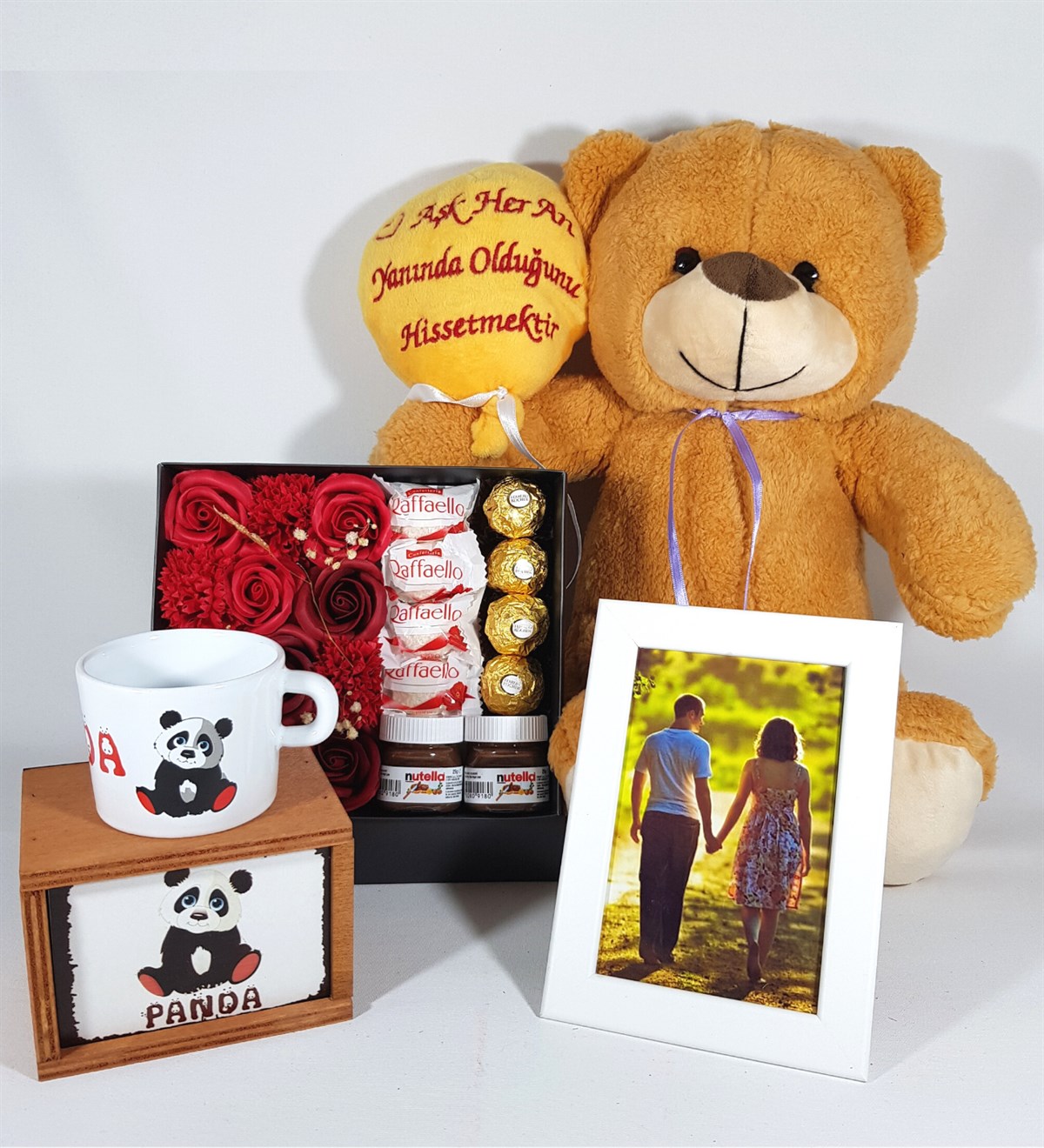 Kişiye Özel Sevgiliye Hediye Beyaz Çerçeve Fotoğraflı Panda Kutulu Kupa Ferrero Çikolata Hediye Setleri
