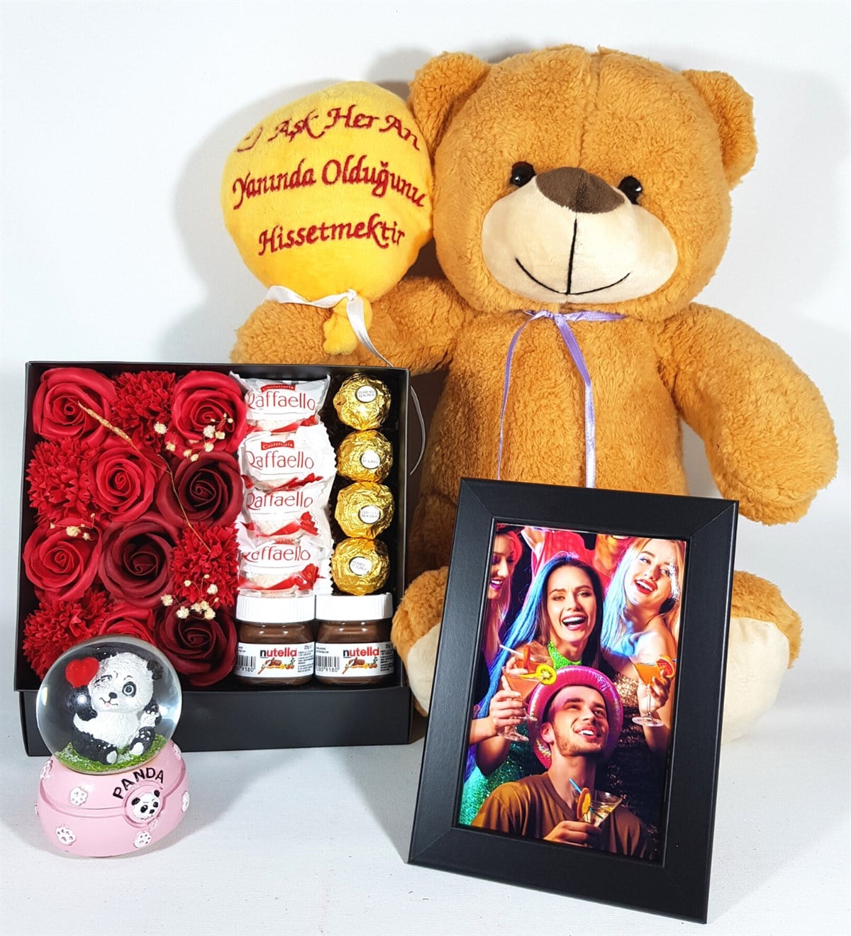 Kişiye Özel Sevgiliye Hediye Siyah Çerçeve Fotoğraflı Panda Kar Küresi Ferrero Çikolata Hediye Setleri