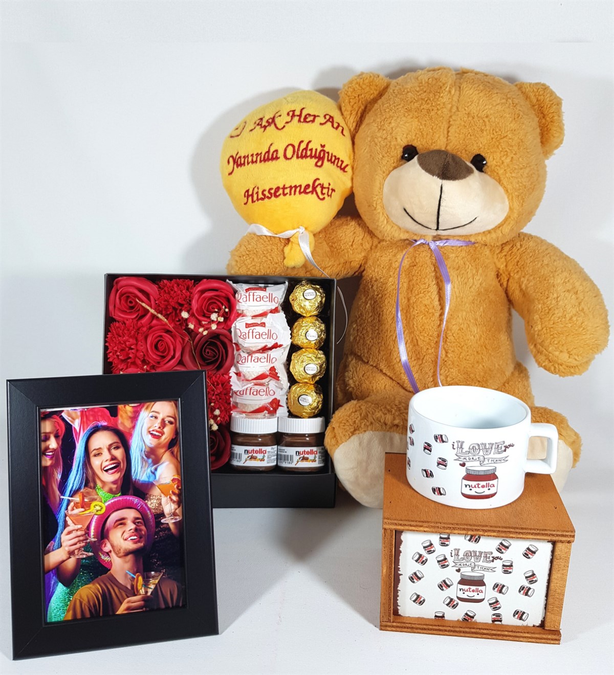 Sevgiliye Hediye Kişiye Özel Siyah Çerçeve Fotoğraflı Nutella Kupa Gül Kutusunda Çikolata Set Hediye Setleri